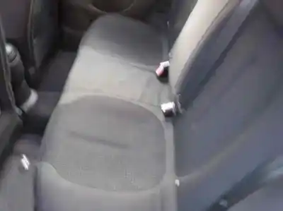 Véhicule à la ferraille citroen c4 berlina vtr plus de l'année 2004 alimenté 9hy