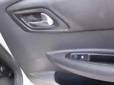 Véhicule à la ferraille citroen c4 berlina vtr plus de l'année 2004 alimenté 9hy
