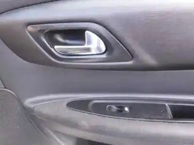 Véhicule à la ferraille citroen c4 berlina vtr plus de l'année 2004 alimenté 9hy