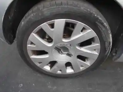 Véhicule à la ferraille citroen c4 berlina vtr plus de l'année 2004 alimenté 9hy