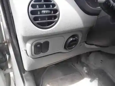 Здавання транспортного засобу renault   року 2004 потужний k9ka7 Здавання транспортного засобу renault   року 2004 потужний k9ka7