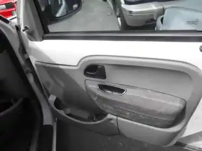 Здавання транспортного засобу renault   року 2004 потужний k9ka7 Здавання транспортного засобу renault   року 2004 потужний k9ka7