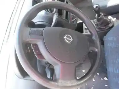 Sloopvoertuig opel corsa c comfort van het jaar 2001 aangedreven y17dtl