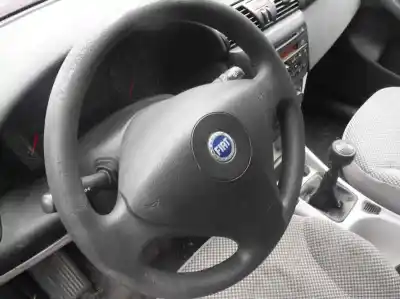 Veículo de Sucata fiat stilo multi wagon (192) 1.9 jtd 140 dynamic multijet do ano 2004 alimentado 192a5000