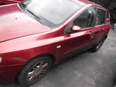 Veículo de Sucata fiat stilo multi wagon (192) 1.9 jtd 140 dynamic multijet do ano 2004 alimentado 192a5000