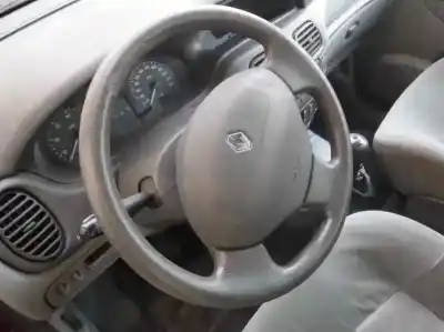Veicolo di demolizione renault scenic (ja..) 1.6 16v dynamique (ja0b/11) dell'anno 2002 alimentato k4ma7