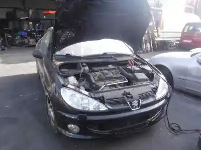 Sloopvoertuig PEUGEOT 206 CC CC van het jaar 2003 aangedreven NFU