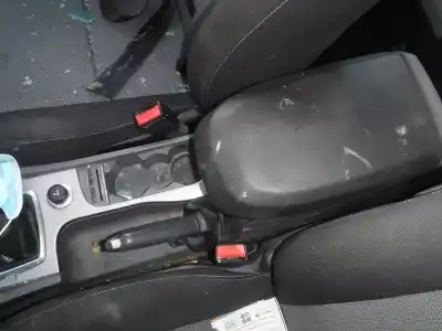 Veicolo di demolizione ford focus lim. (cb4) titanium dell'anno 2010 alimentato g8db