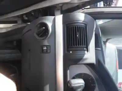 Vehículo de desguace ford galaxy (vy) ambiente del año 2004 con motor auy