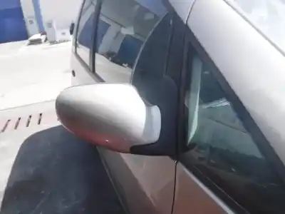 Vehículo de desguace ford galaxy (vy) ambiente del año 2004 con motor auy