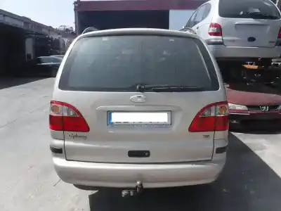 Vehículo de desguace ford galaxy (vy) ambiente del año 2004 con motor auy