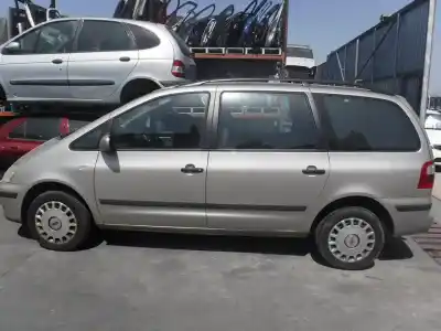 Vehículo de desguace ford galaxy (vy) ambiente del año 2004 con motor auy