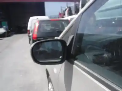 Vehículo de desguace ford galaxy (vy) ambiente del año 2004 con motor auy