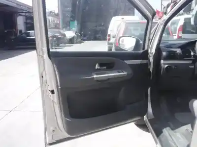 Vehículo de desguace ford galaxy (vy) ambiente del año 2004 con motor auy