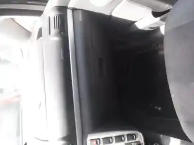 Vehículo de desguace ford galaxy (vy) ambiente del año 2004 con motor auy