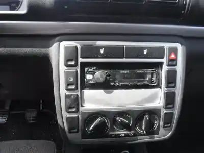 Vehículo de desguace ford galaxy (vy) ambiente del año 2004 con motor auy