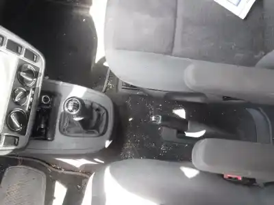 Vehículo de desguace ford galaxy (vy) ambiente del año 2004 con motor auy