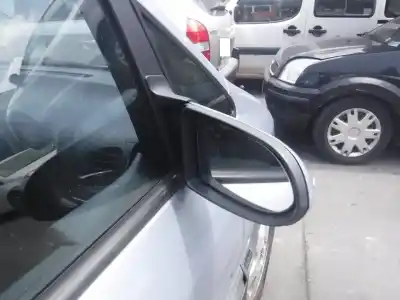 Veicolo di demolizione opel zafira a elegance dell'anno 2000 alimentato x20dtl