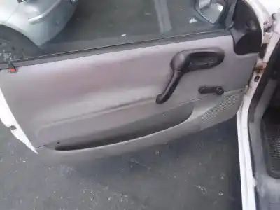 Véhicule à la ferraille opel corsa b base (e) de l'année 1998 alimenté x10xe