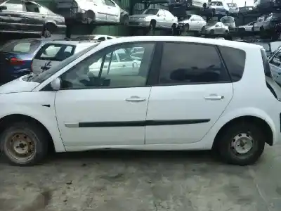 Sloopvoertuig renault scenic ii grand confort authentique van het jaar 2004 aangedreven k4m782