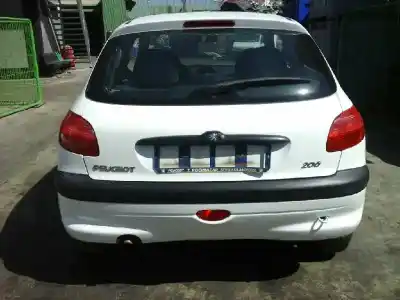 Veicolo di demolizione peugeot                                            206                                                                                                                                                                                                                                                        berlina 1.9 diesel                                                                                                                                                                                                                                         dell'anno 1999 alimentato wjz