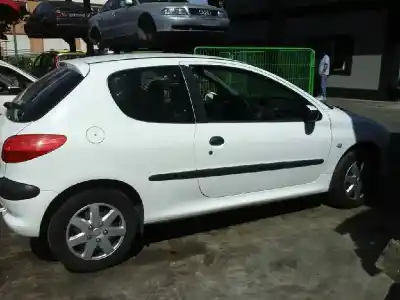 Veicolo di demolizione peugeot                                            206                                                                                                                                                                                                                                                        berlina 1.9 diesel                                                                                                                                                                                                                                         dell'anno 1999 alimentato wjz