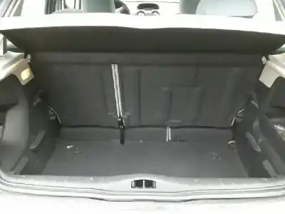 Veículo de Sucata citroen c3 1.4 hdi cool do ano 2003 alimentado 9hxdv6ated4