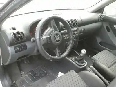 Verschrottungsfahrzeug seat leon (1m1) 1.6 16v des jahres 2001 angetrieben aus