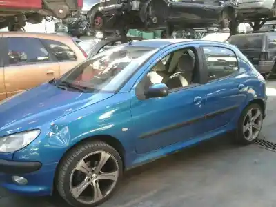 Véhicule à la ferraille peugeot                                            206                                                                                                                                                                                                                                                        berlina 1.4 hdi                                                                                                                                                                                                                                            de l'année 2003 alimenté 8hx