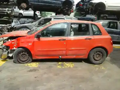 Veículo de Sucata fiat stilo (192) 1.4 16v feel do ano 2004 alimentado 843a1000