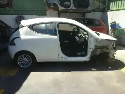 Veicolo di demolizione lancia ypsilon (402) 1.2 cat dell'anno 2015 alimentato 169a4000