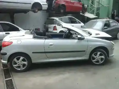 Veicolo di demolizione peugeot 206 cc cc dell'anno 2002 alimentato nfutu5jp4