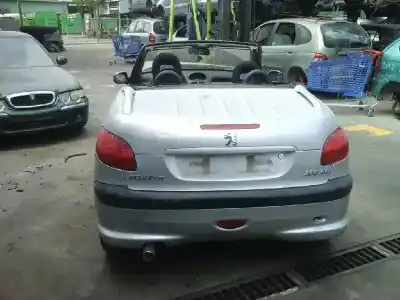 Veicolo di demolizione peugeot 206 cc cc dell'anno 2002 alimentato nfutu5jp4
