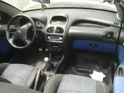 Veicolo di demolizione peugeot 206 cc cc dell'anno 2002 alimentato nfutu5jp4