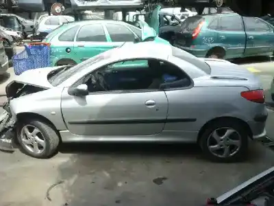 Veicolo di demolizione peugeot 206 cc cc dell'anno 2002 alimentato nfutu5jp4