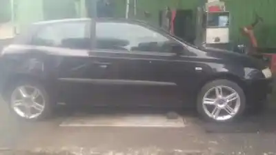 Veículo de Sucata fiat stilo (192) 1.6 16v dynamic (04.2006->) do ano 2003 alimentado 192b30