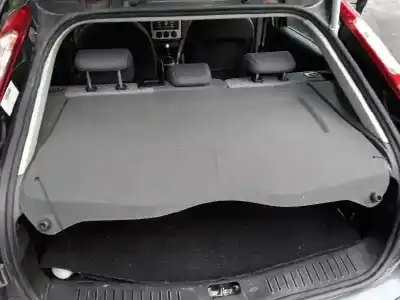 Verschrottungsfahrzeug ford focus berlina (cap) ambiente (d) des jahres 2005 angetrieben hhda