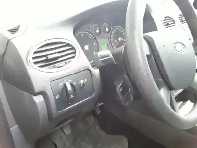 Verschrottungsfahrzeug ford focus berlina (cap) ambiente (d) des jahres 2005 angetrieben hhda