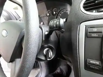 Verschrottungsfahrzeug ford focus berlina (cap) ambiente (d) des jahres 2005 angetrieben hhda