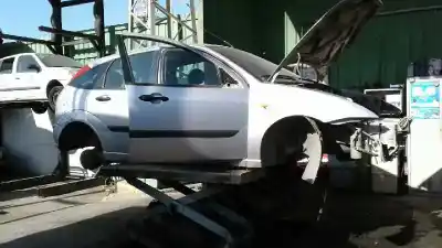 Véhicule à la ferraille FORD FOCUS BERLINA (CAK)  de l'année 2002 alimenté FYDB