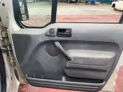 Vehicul casat ford tourneo connect (tc7) 210s kombi al anului 2001 alimentat 