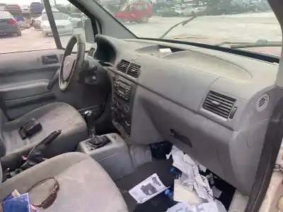 Vehicul casat ford tourneo connect (tc7) 210s kombi al anului 2001 alimentat 