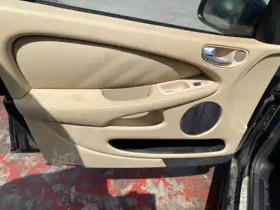 Scrapping Vehicle jaguar x-type 2.2 d classic of the year 2001 powered 