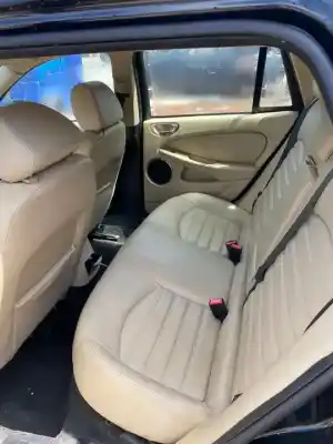 Scrapping Vehicle jaguar x-type 2.2 d classic of the year 2001 powered 