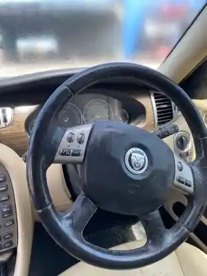 Scrapping Vehicle jaguar x-type 2.2 d classic of the year 2001 powered 