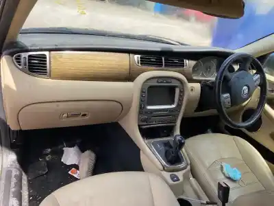 Scrapping Vehicle jaguar x-type 2.2 d classic of the year 2001 powered 