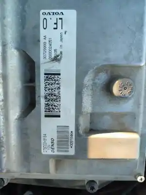 Veículo de Sucata volvo xc90 v8 executive geartronic (7 asientos) do ano 2001 alimentado b8444s