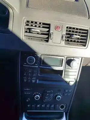 Veículo de Sucata volvo xc90 v8 executive geartronic (7 asientos) do ano 2001 alimentado b8444s