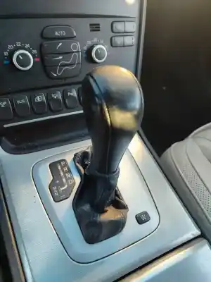 Veículo de Sucata volvo xc90 v8 executive geartronic (7 asientos) do ano 2001 alimentado b8444s