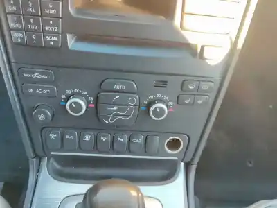 Veículo de Sucata volvo xc90 v8 executive geartronic (7 asientos) do ano 2001 alimentado b8444s